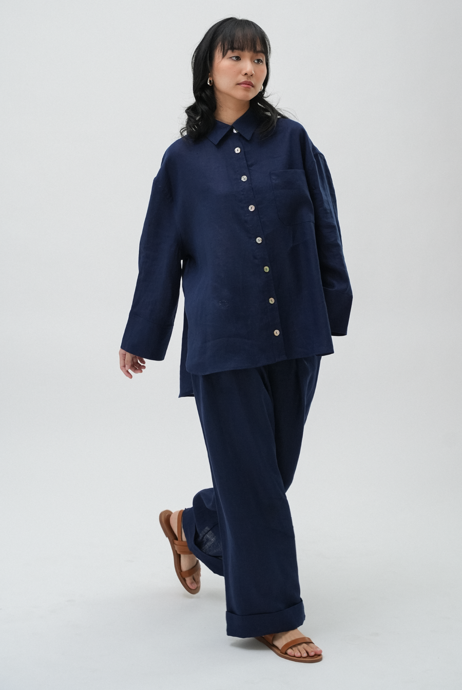 Friday Linen Shirt in Navy