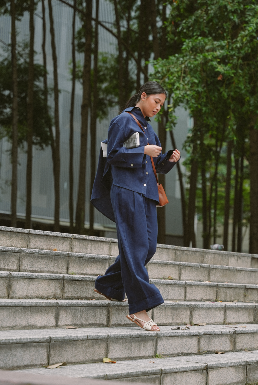 Friday Linen Shirt in Navy