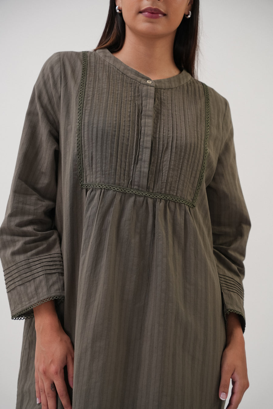 Lalitha Pleated Kurta Top in Olive