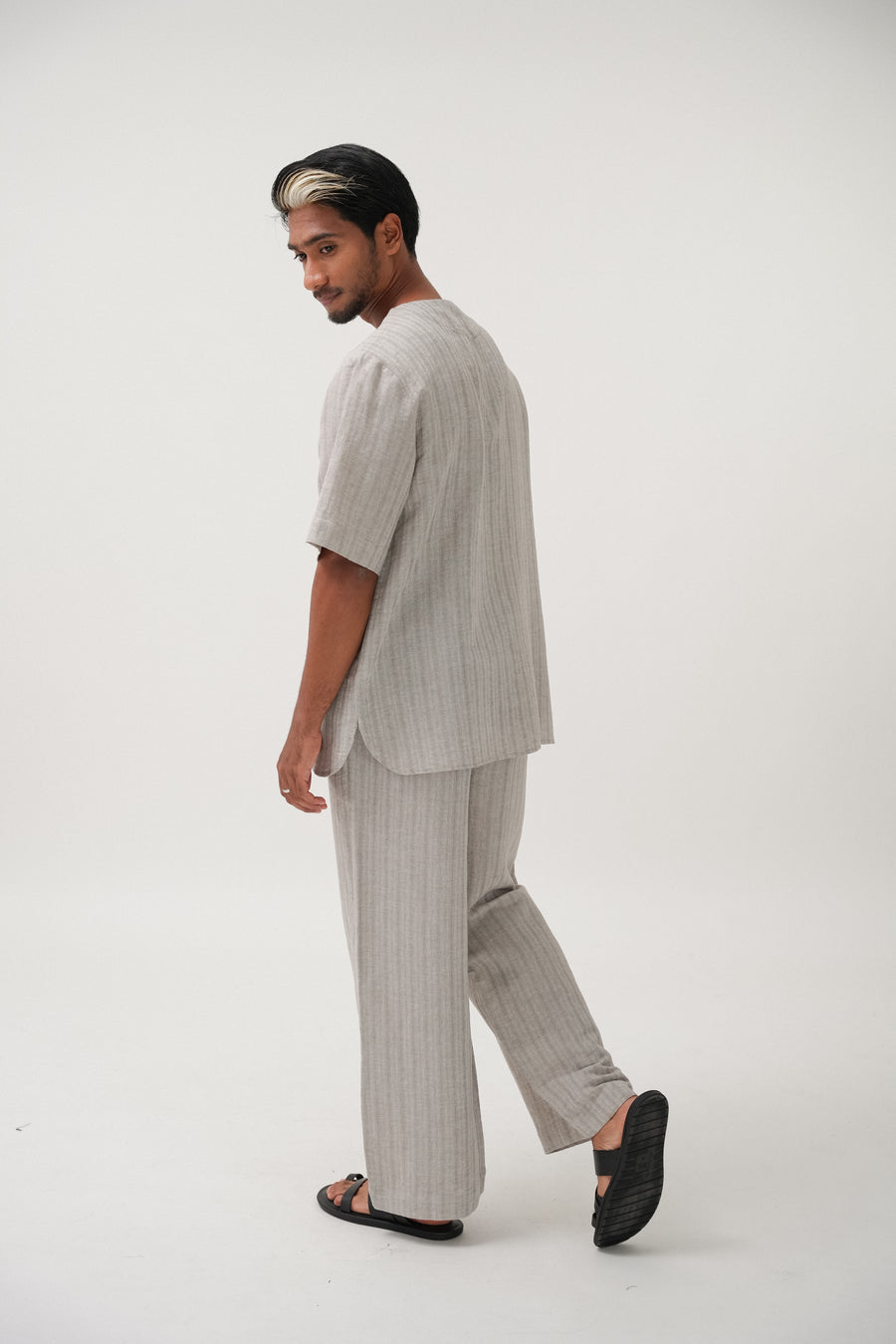 Naim Short Sleeve Set in Light Grey