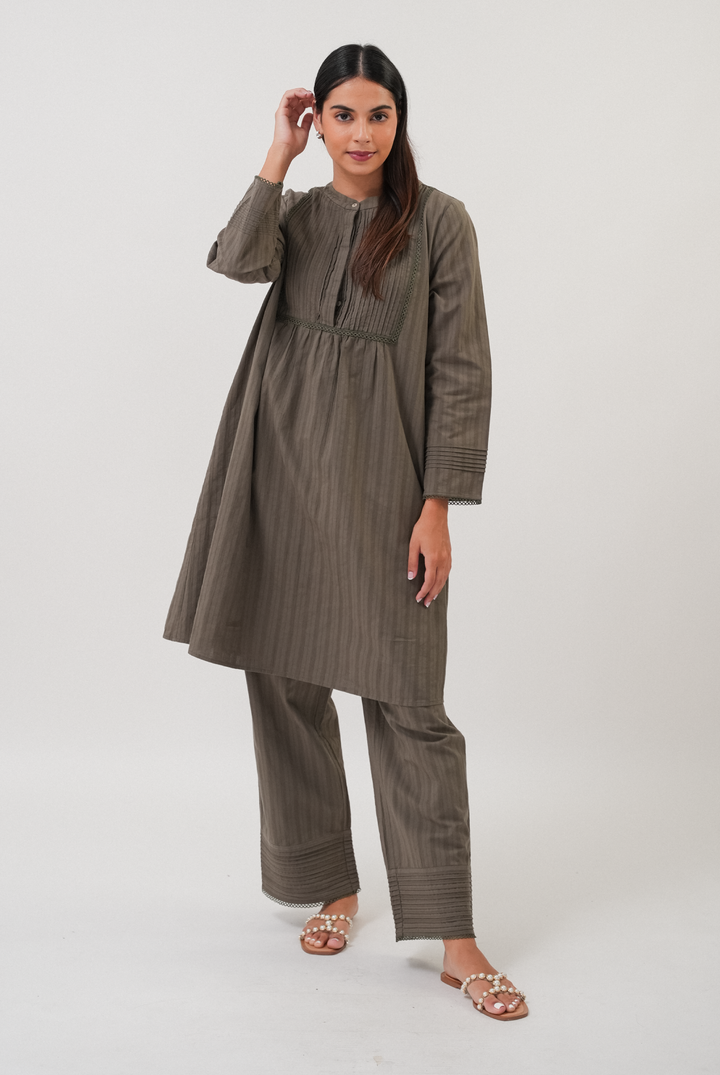 Lalitha Pleated Kurta Top in Olive