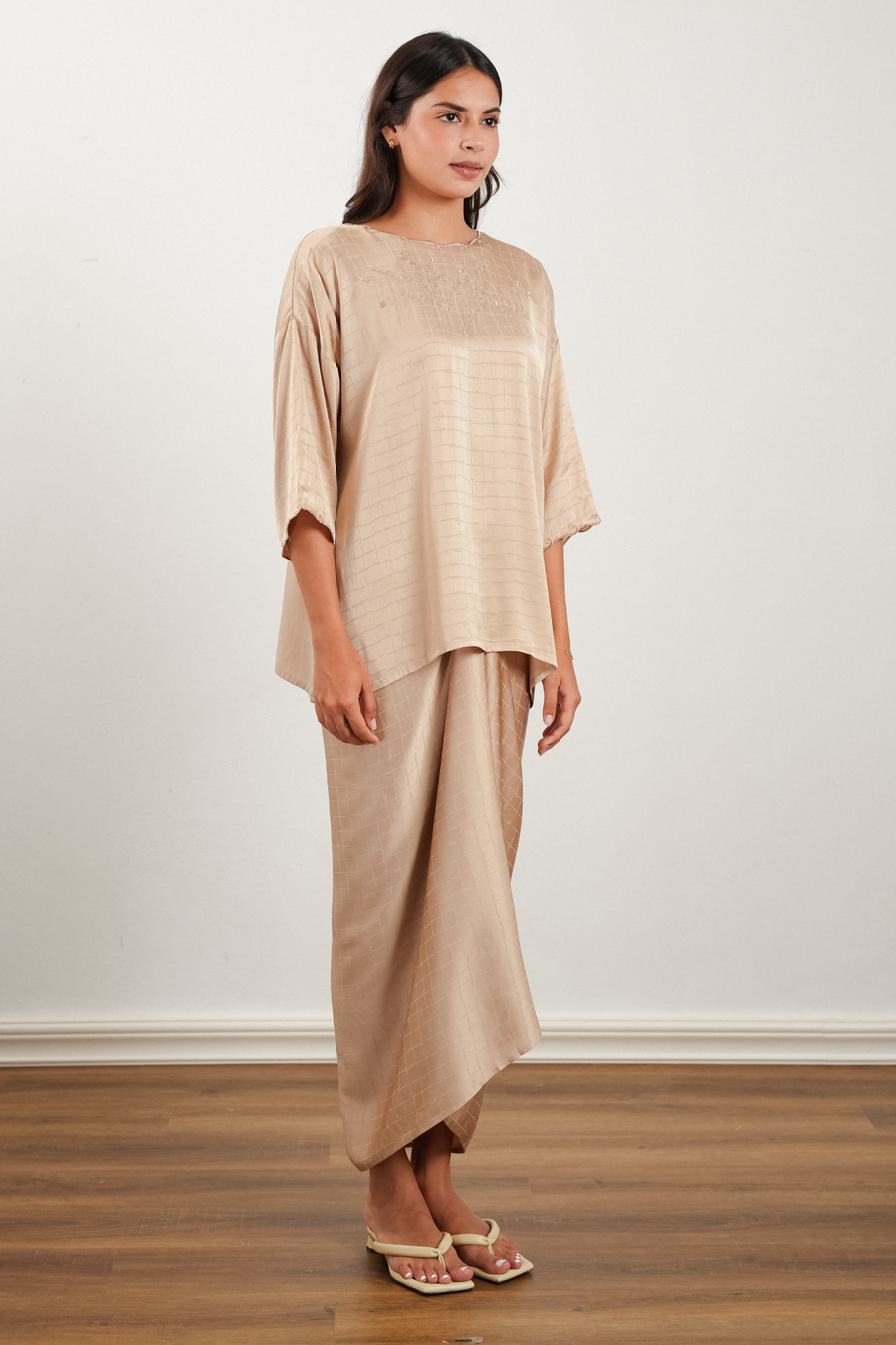 Anggun Glossy Top in Diamond
